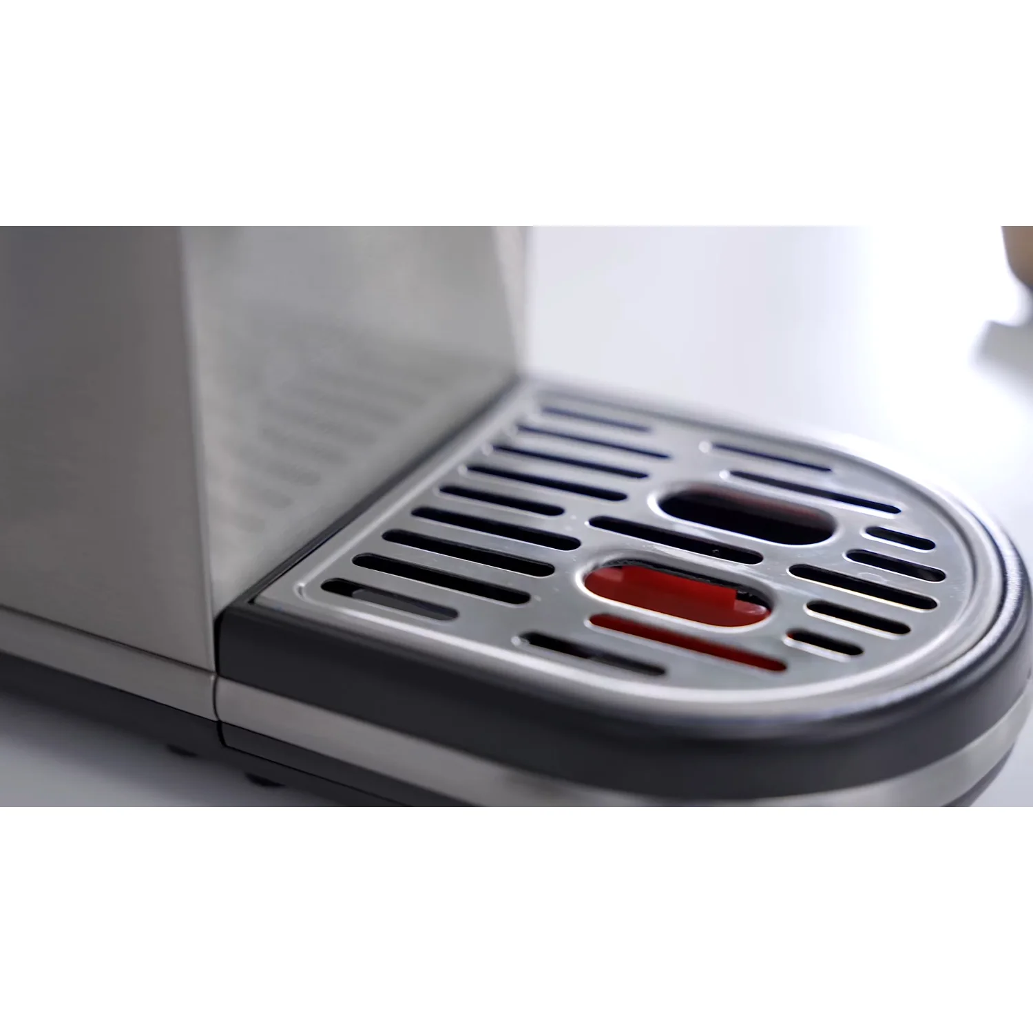 The drip tray of the compact espresso machine